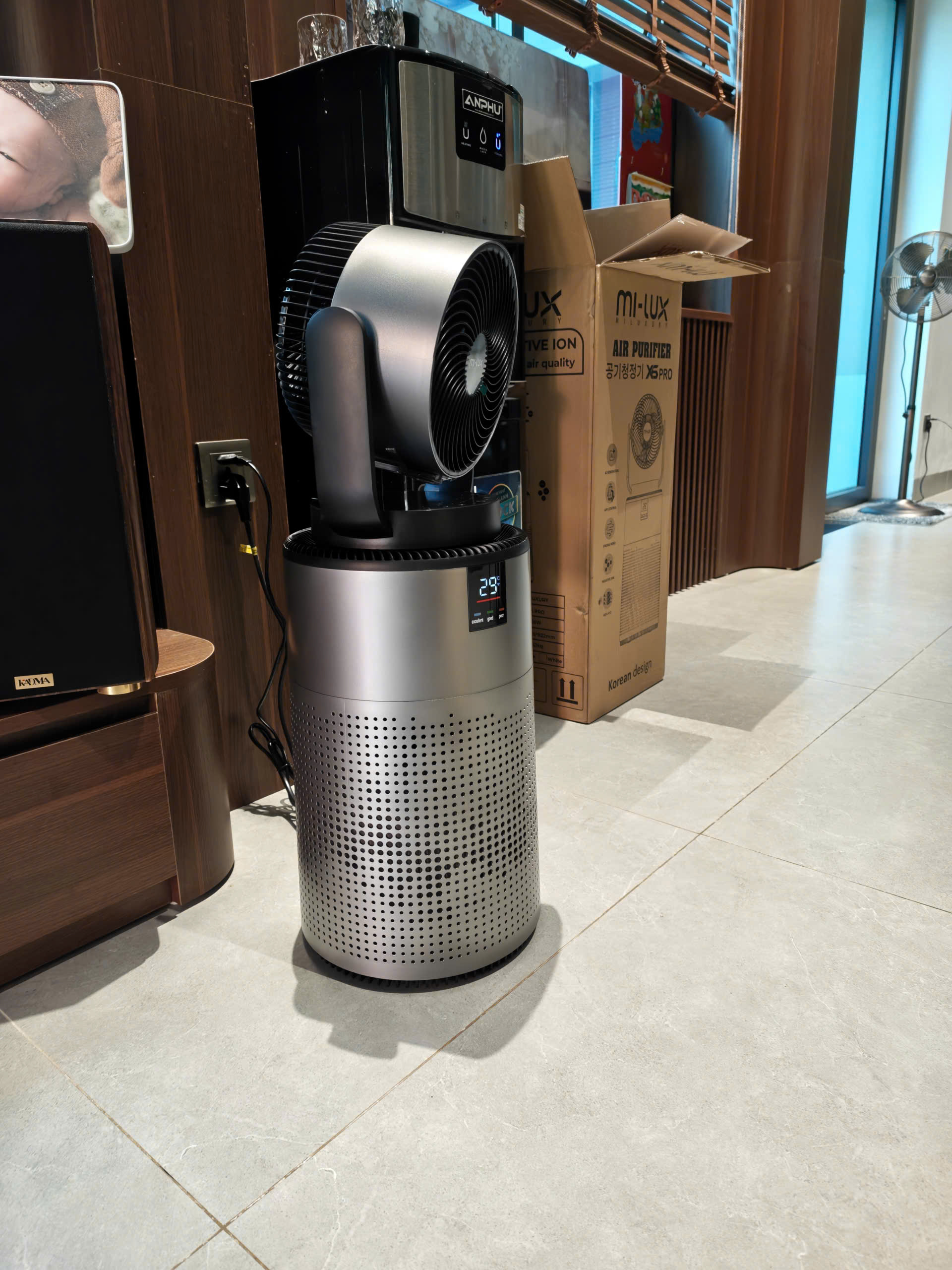 MILUXURY X6 Gen 2 màu graphite tại không gian nội thất của khách hàng